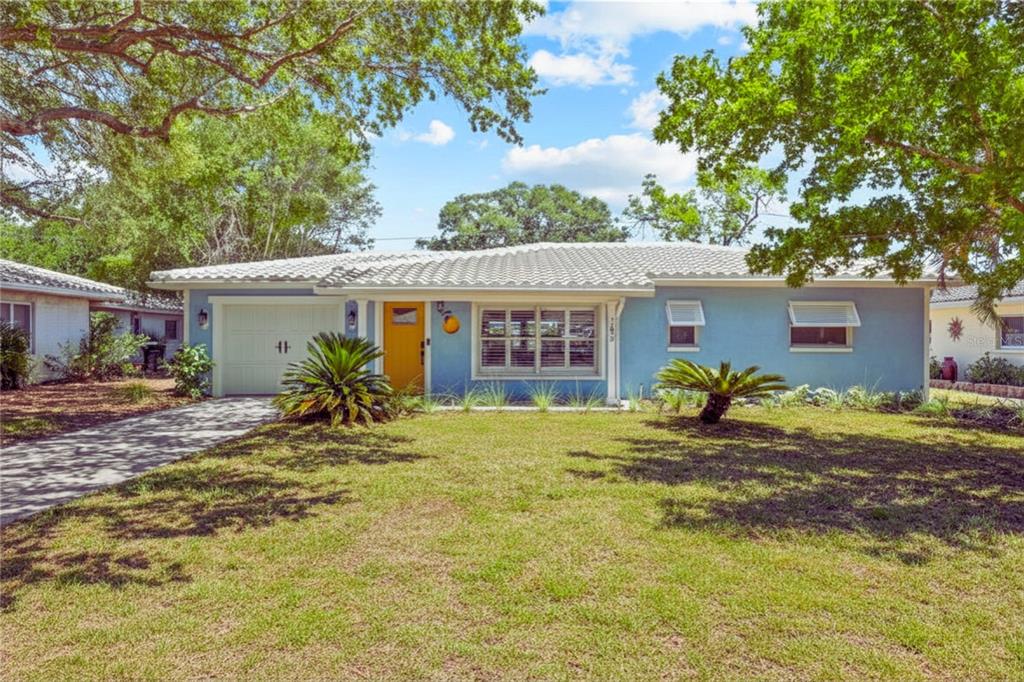 783 MANOR DRIVE W