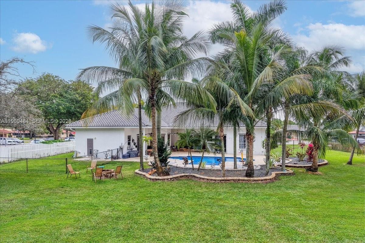 13801 Alexandria Ct, Davie FL 33325