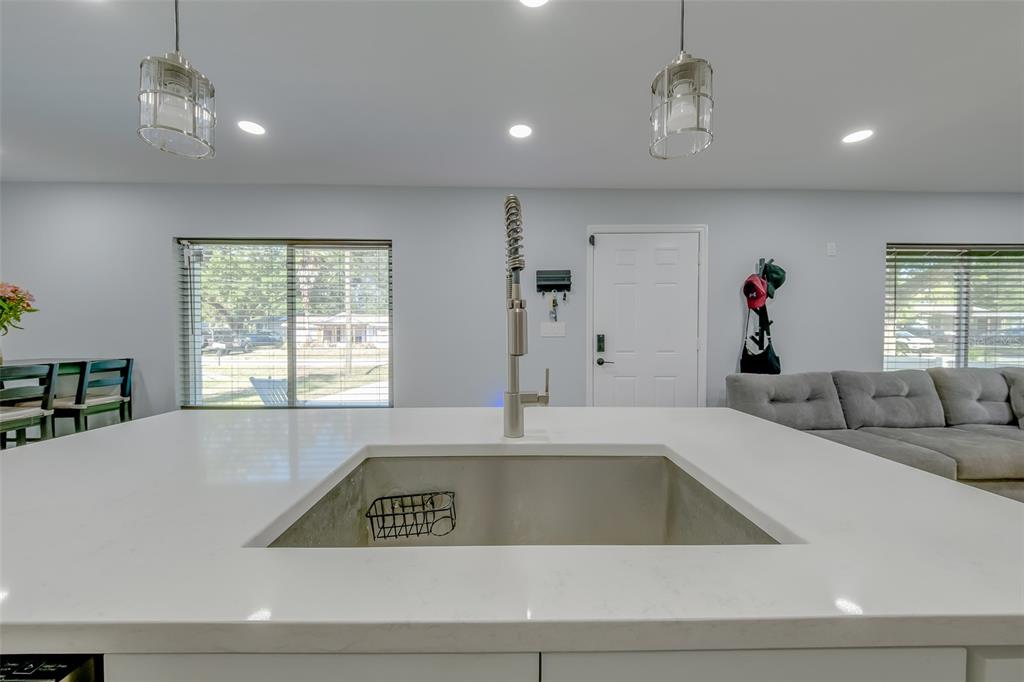 1814 SYLVAN DRIVE, CLEARWATER, FL — photo 4 of 27