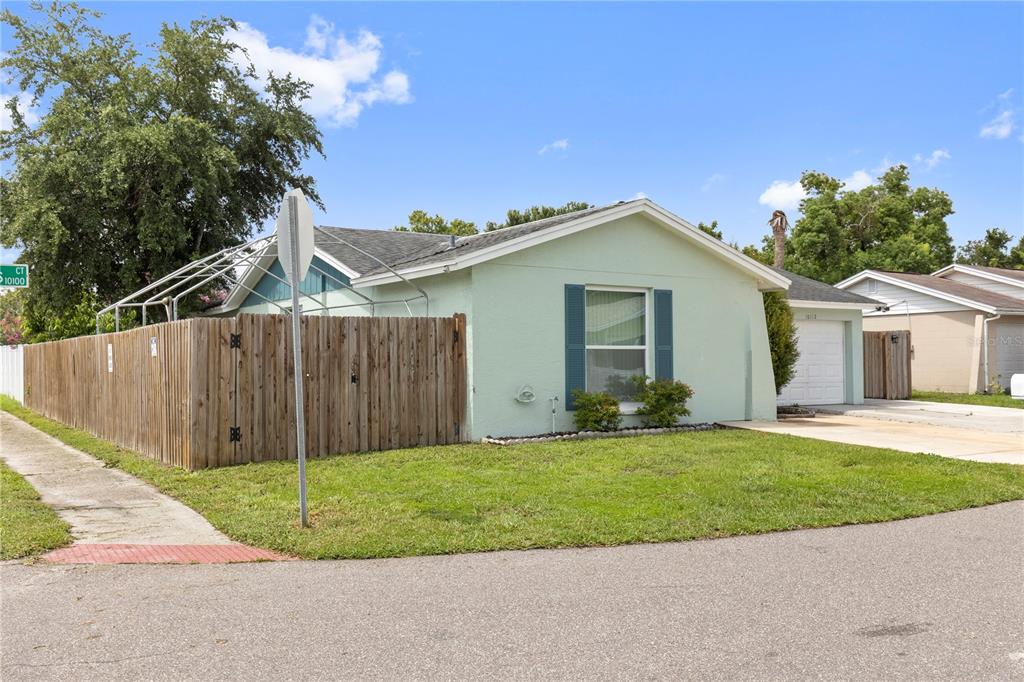 10112 ENCHANTED OAKS COURT, TAMPA, FL — photo 2 of 30