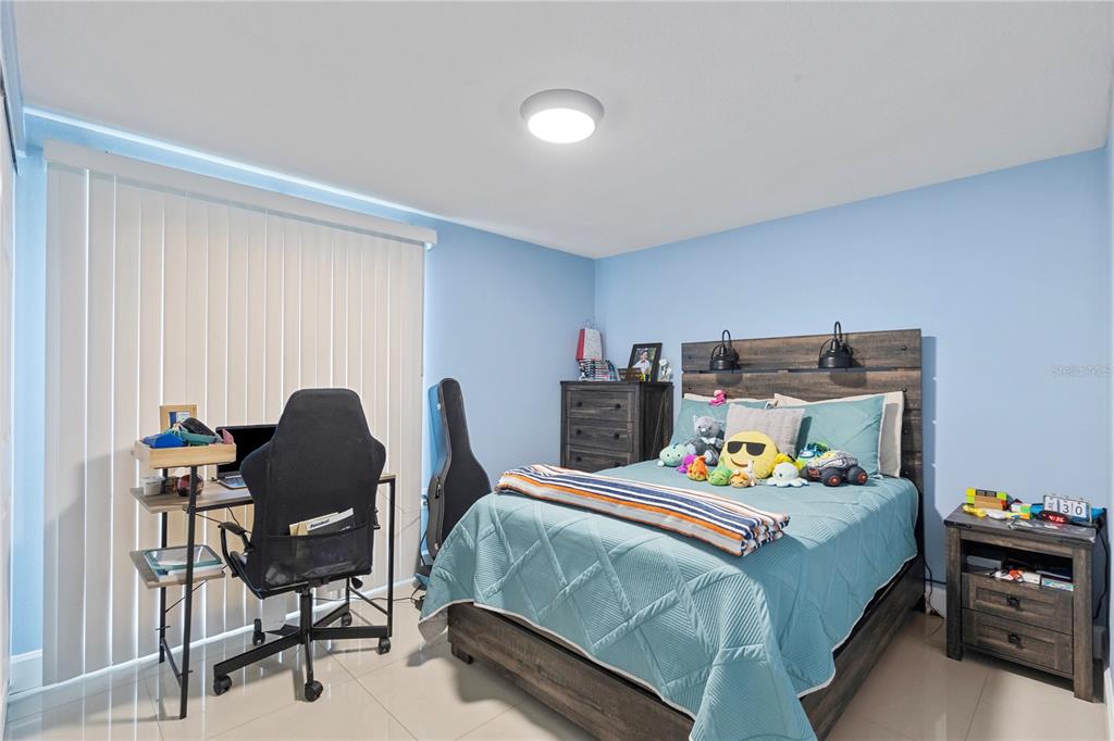 10112 ENCHANTED OAKS COURT, TAMPA, FL — photo 4 of 30