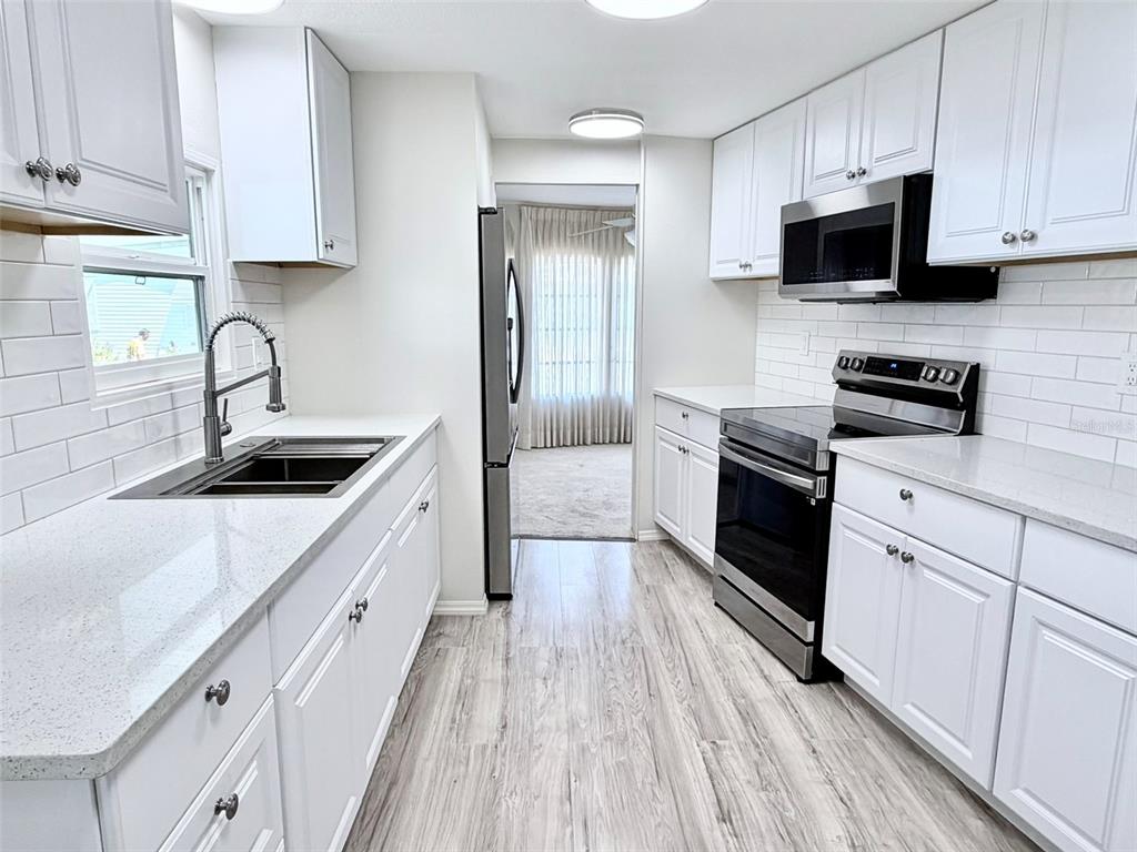 2236 GONDOLA DRIVE, SARASOTA, FL — photo 3 of 28