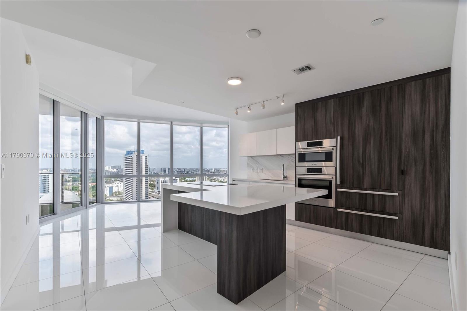851 NE 1st Ave # 1904, Miami FL 33132