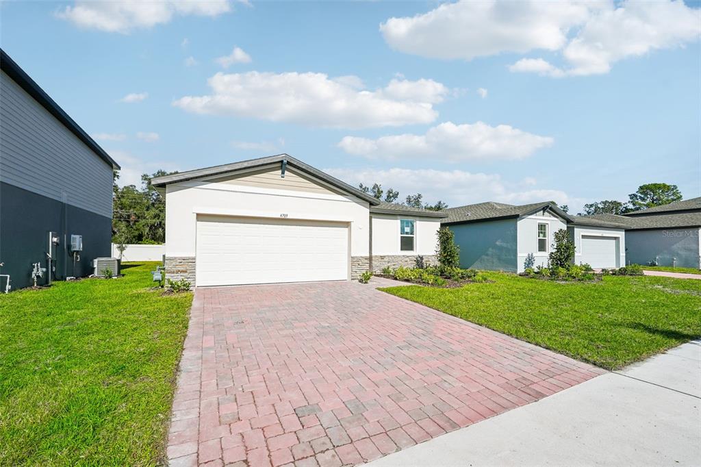 4709 JASMINE CIRCLE
