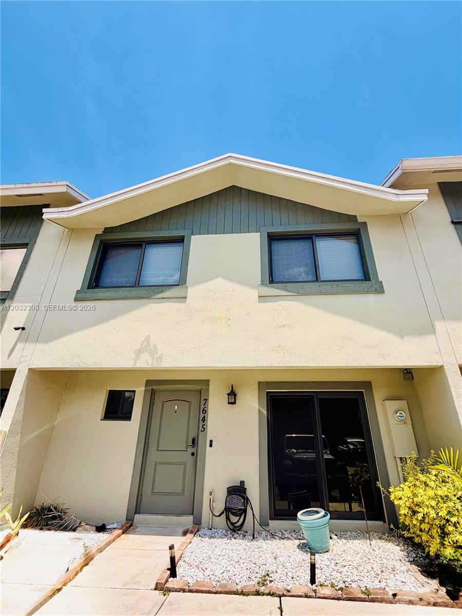 7645 NW 38th Ct, Sunrise FL 33351