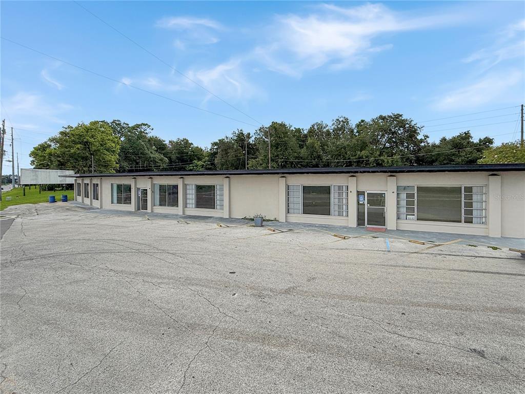 835 S US HIGHWAY 27, LADY LAKE, FL — photo 2 of 22