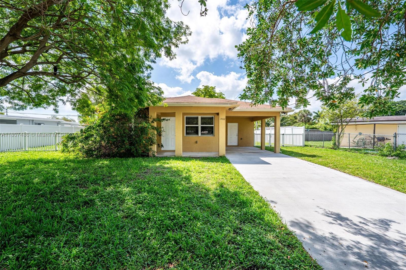1402 E River Dr, Margate FL 33063