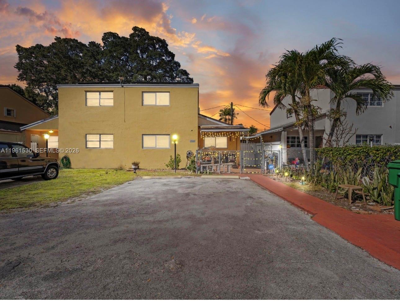 3056 NW 15th St # 201, Miami FL 33125