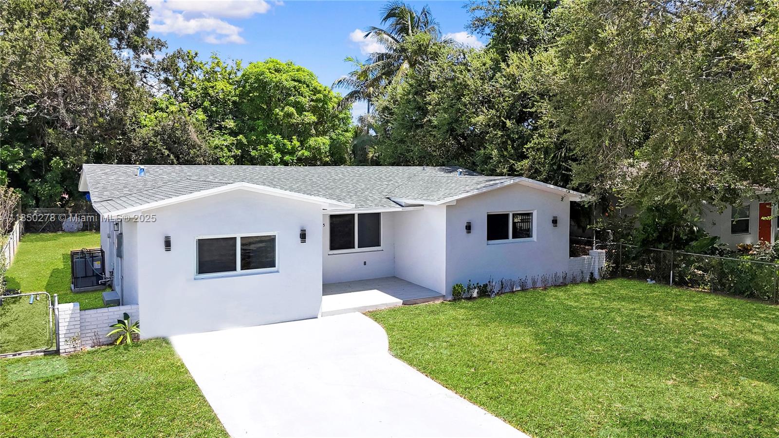255 NE 164th St, Miami FL 33162