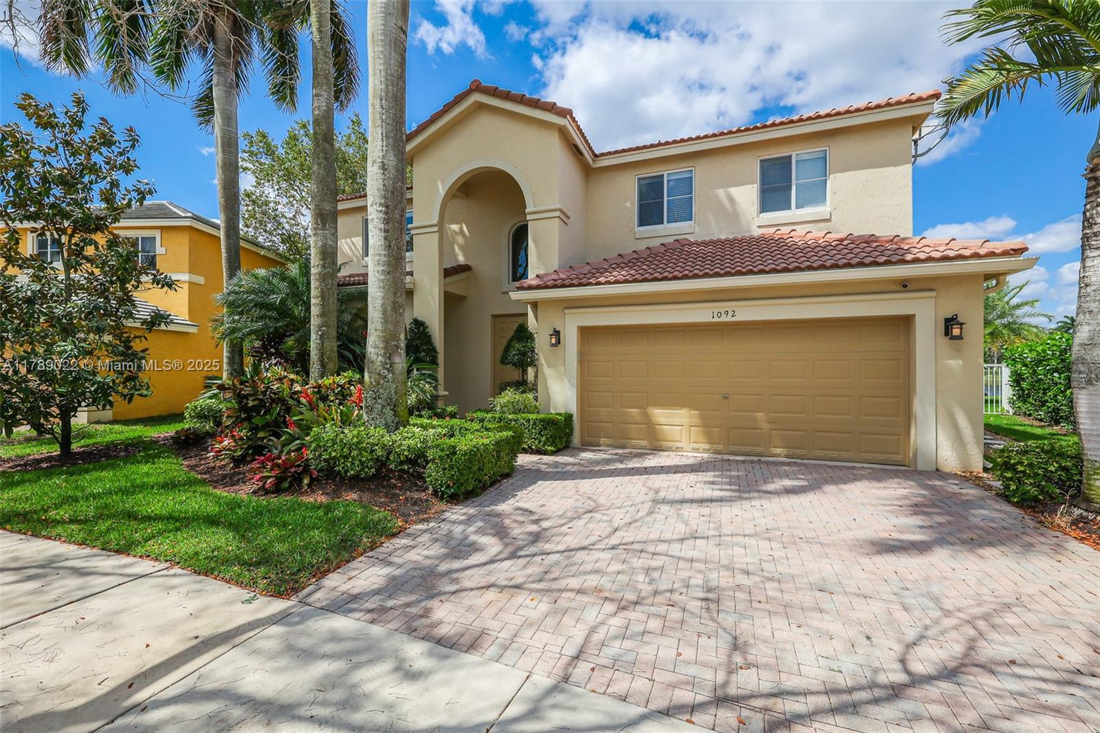 1092 Lavender Cir, Weston FL 33327