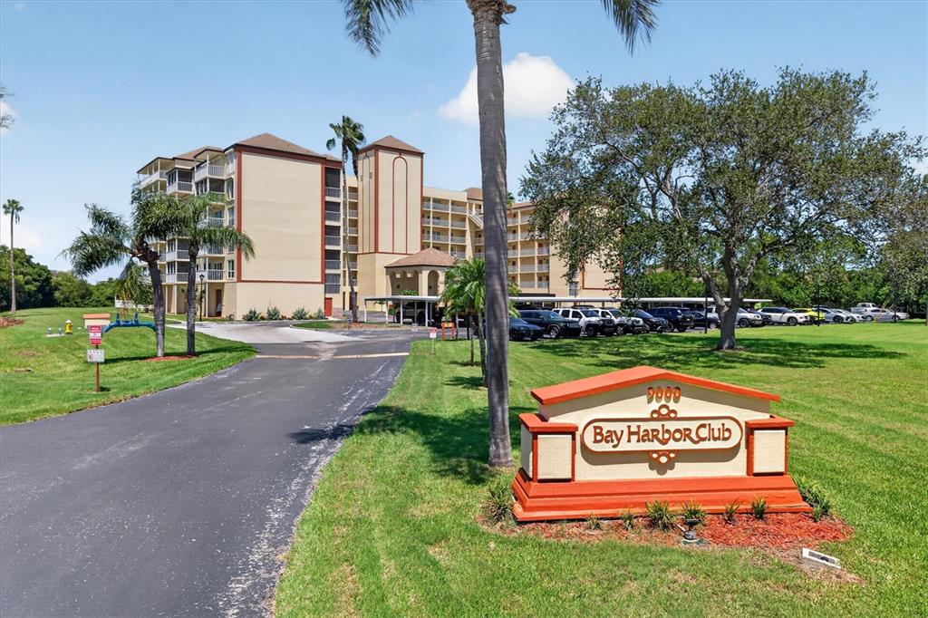 9000 COMMODORE DRIVE UNIT 305, SEMINOLE, FL — photo 3 of 30