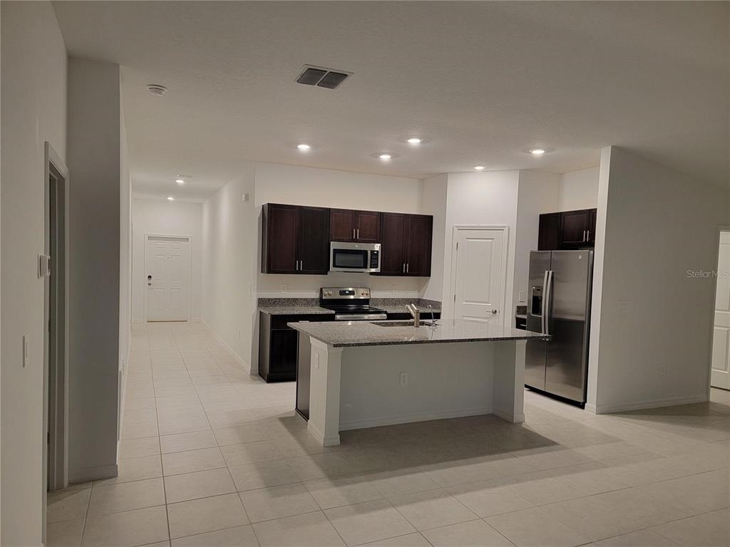 1844 RED LOOP, LAKELAND, FL — photo 2 of 23