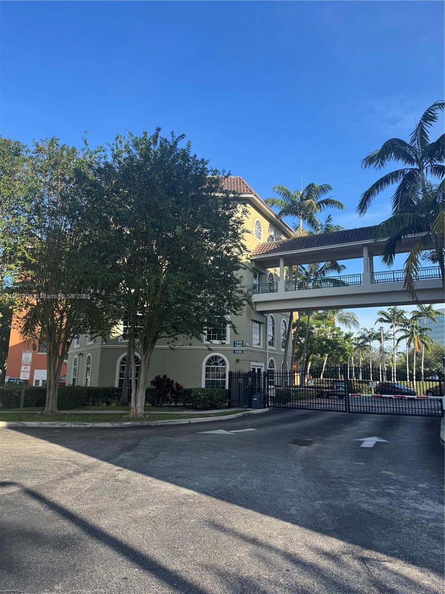 1610 Presidential Way # 307, West Palm Beach FL 33401