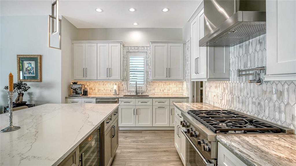 1659 DEVONSHIRE LANE, SARASOTA, FL — photo 4 of 30