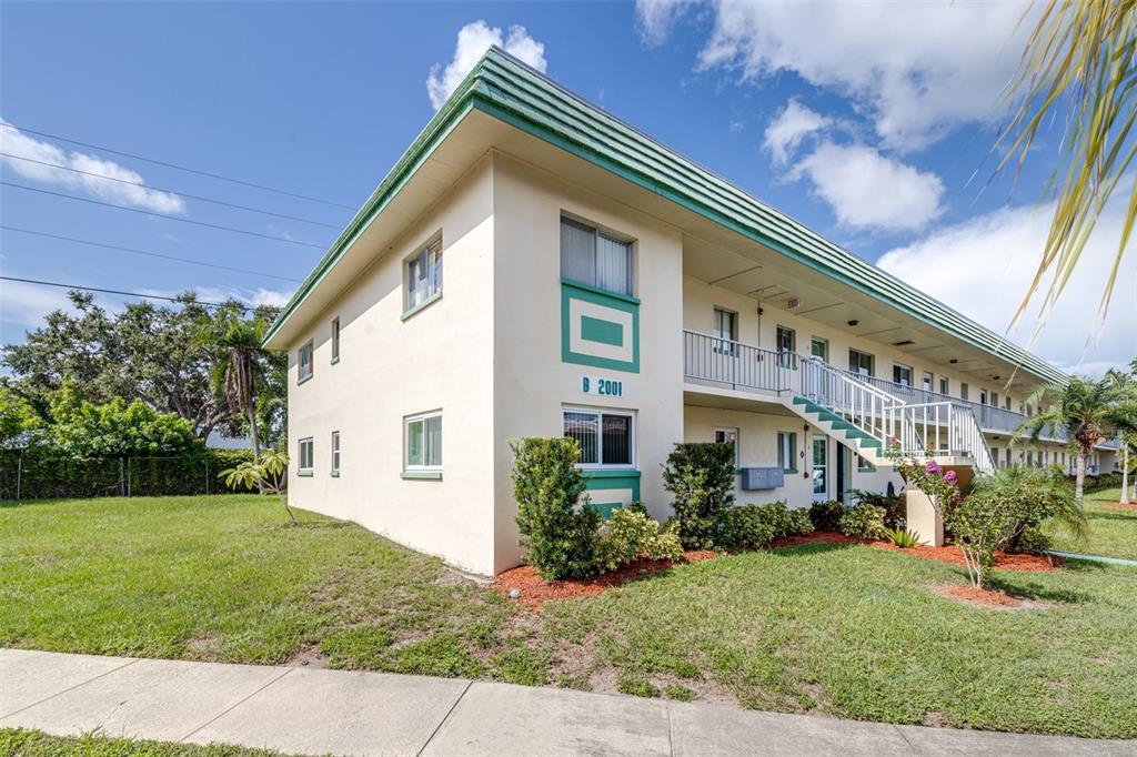 2001 GREENBRIAR BOULEVARD UNIT 1, CLEARWATER, FL — photo 5 of 30