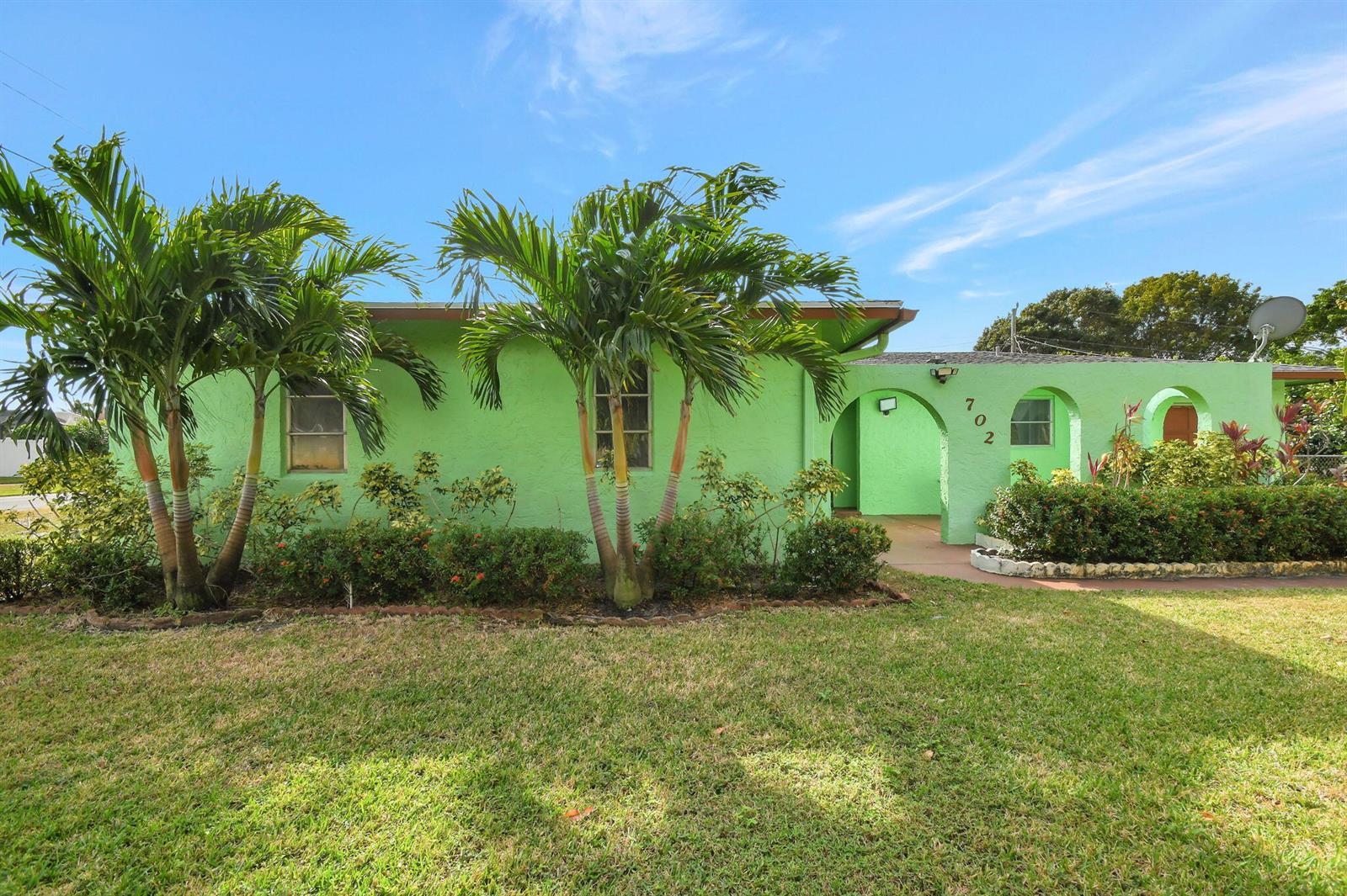 702 SW 23rd Terrace, Boynton Beach FL 33435