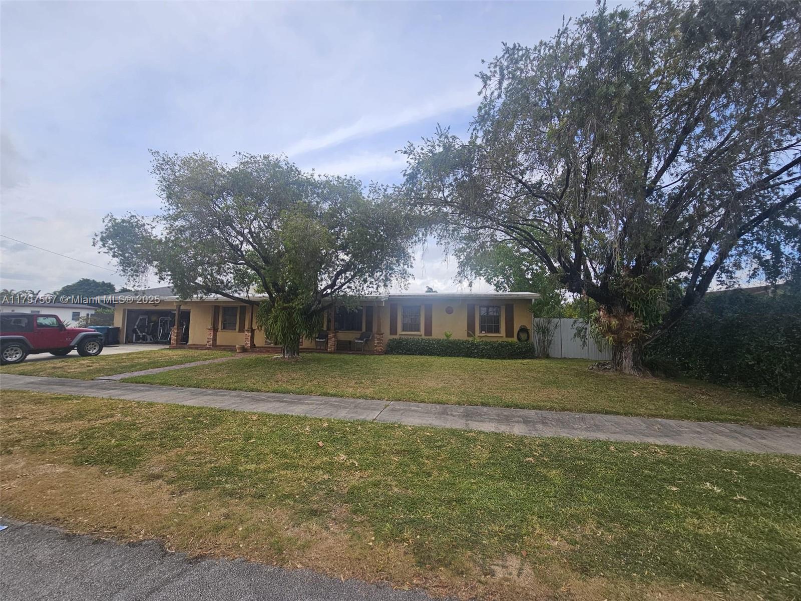 10775 Westwood Lake Dr, Miami FL 33165