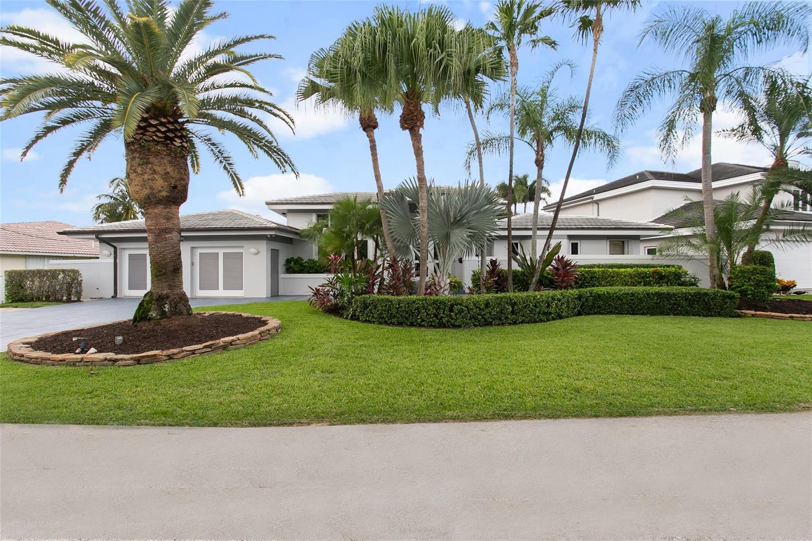 2365 NE 28th Street, Lighthouse Point FL 33064