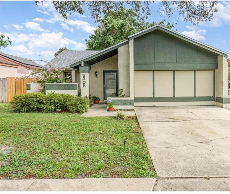 5308 PINEBURY COURT