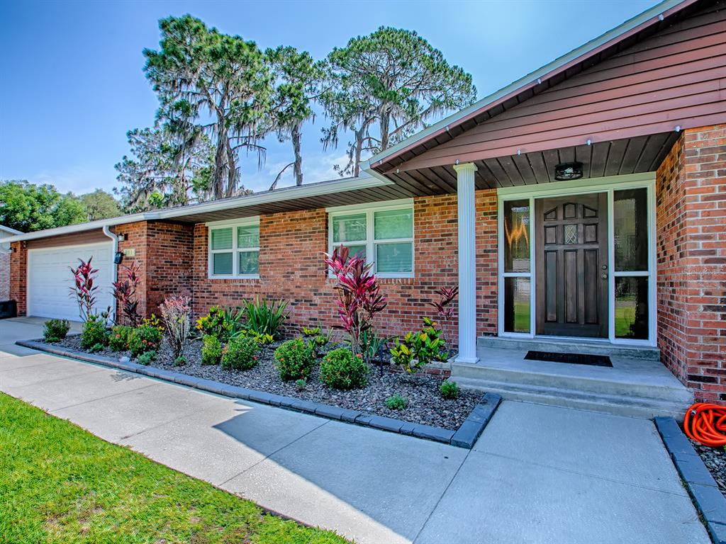 111 CARDINAL LANE, EUSTIS, FL — photo 4 of 30