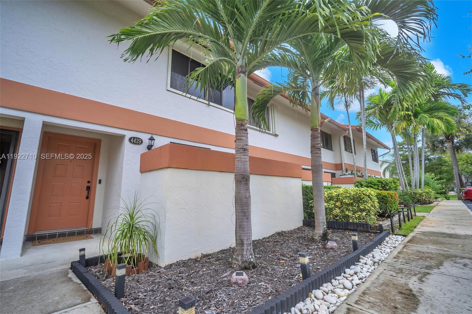 4429 SW 70th Ter, Davie FL 33314