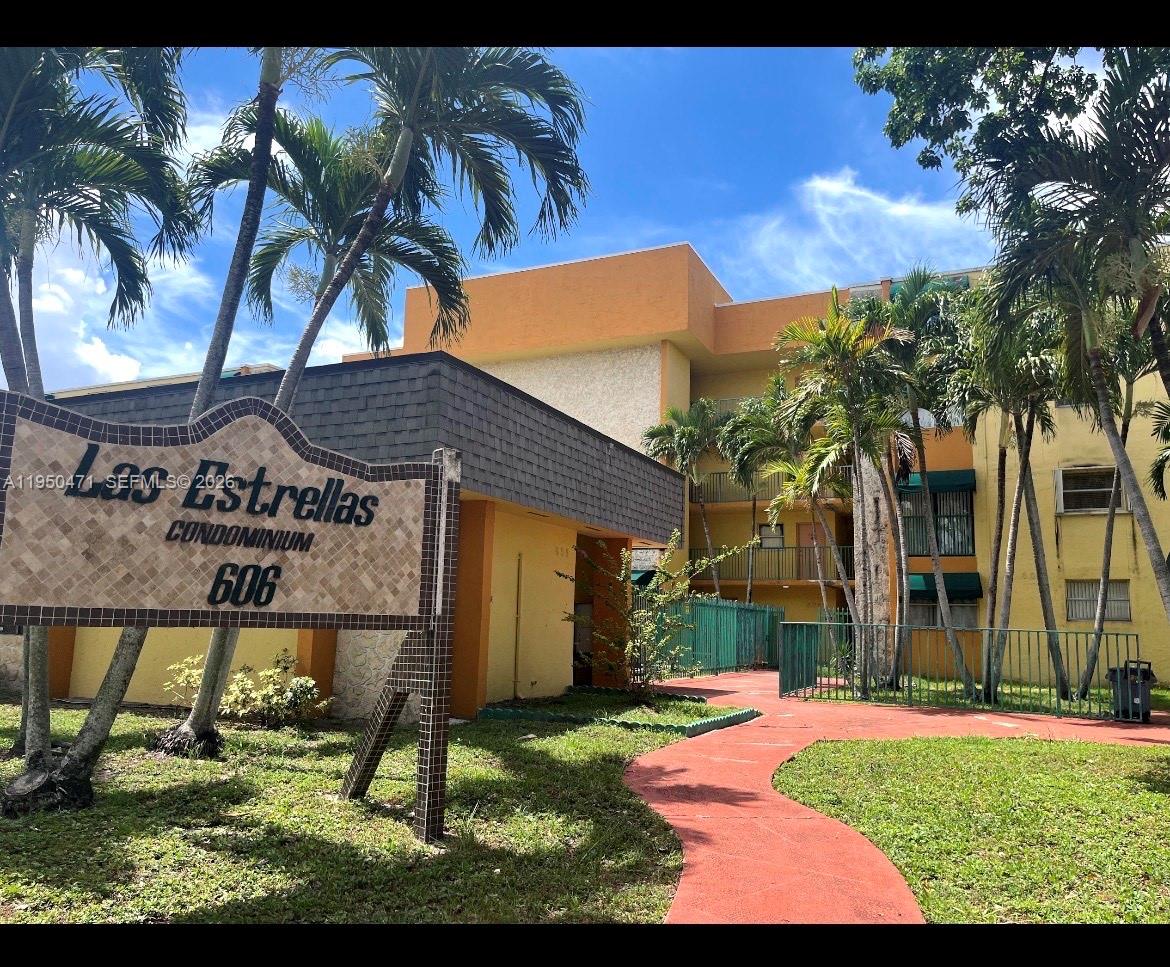 606 W 81st St # 210, Hialeah FL 33014