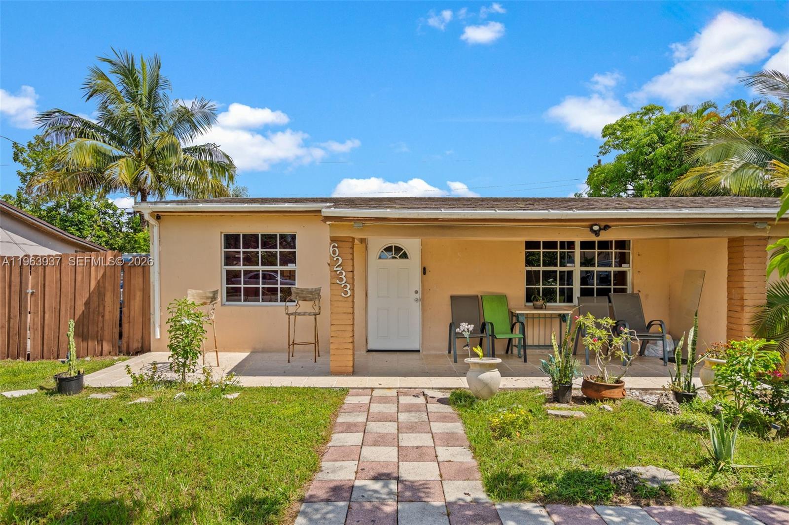 6233 Rodman St, Hollywood FL 33023