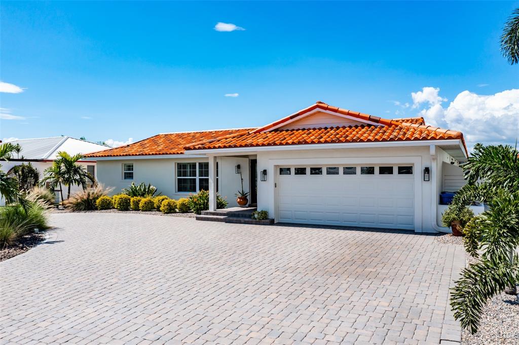 917 CHIPAWAY DRIVE, APOLLO BEACH, FL — photo 2 of 30