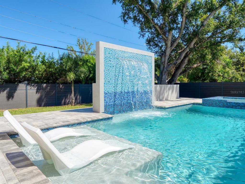 2467 HYDE PARK STREET, SARASOTA, FL — photo 2 of 30