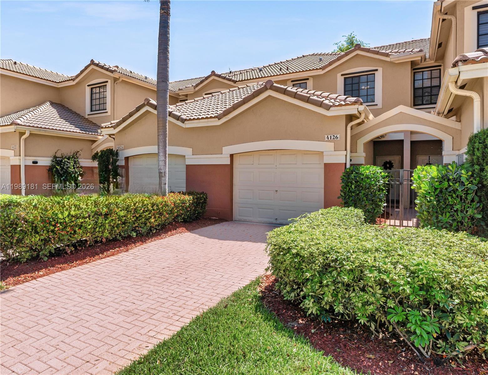 4126 Forest Dr, Weston FL 33332