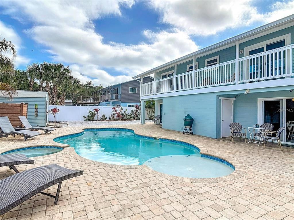 910 MAPLE STREET UNIT A & B