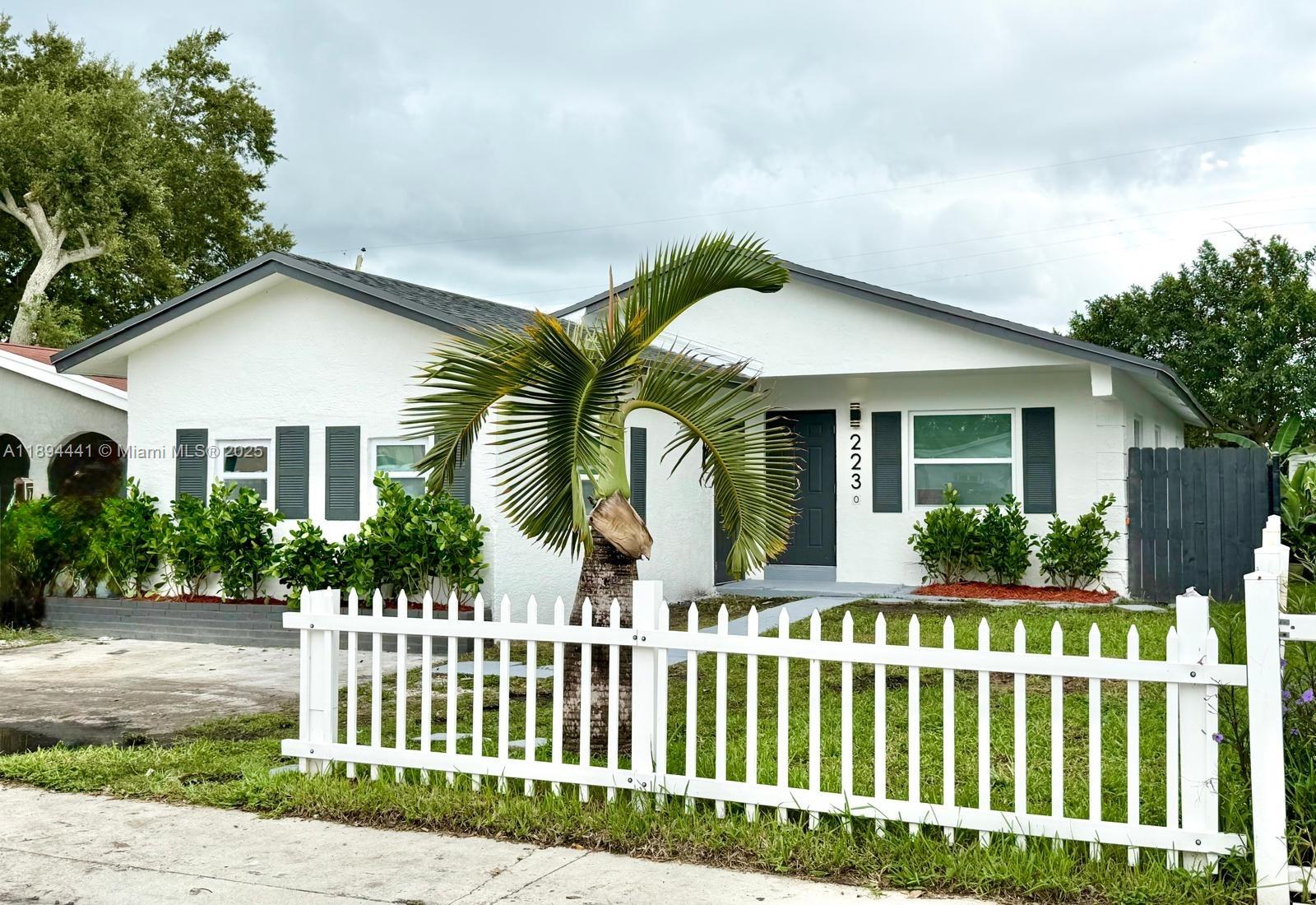2230 Farragut St, Hollywood FL 33020