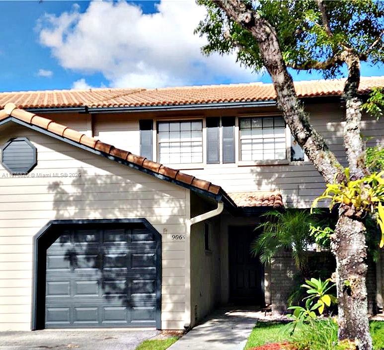 9064 Vineyard Lake Dr, Plantation FL 33324
