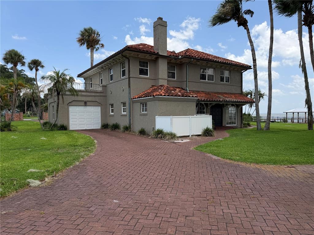 801 LAKE SHORE DRIVE