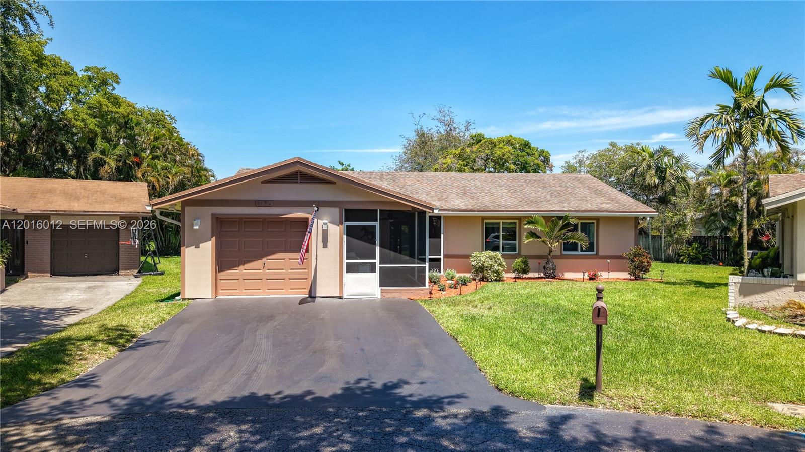 2176 Nova Village Dr, Davie FL 33317