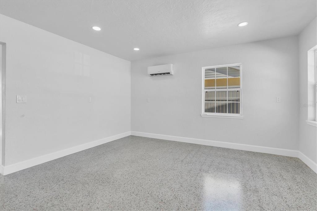 119 147TH AVENUE E, MADEIRA BEACH, FL — photo 4 of 30