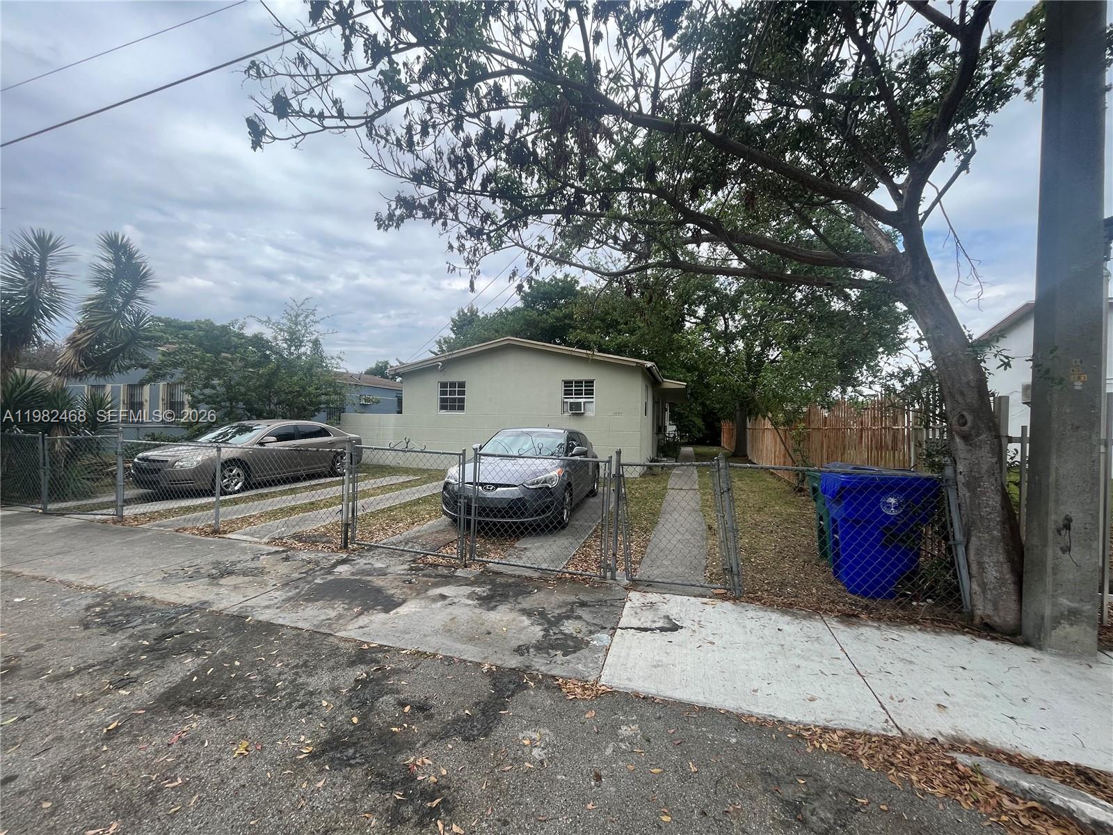 MIAMI, FL — photo 2 of 4