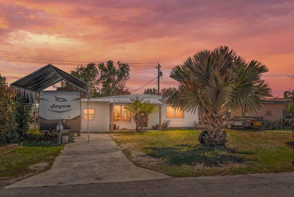 2514 SE Washington St Street, Stuart FL 34997