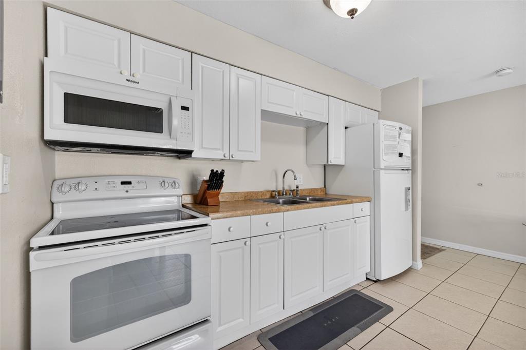 4215 E BAY DRIVE UNIT 1702F, CLEARWATER, FL — photo 5 of 17