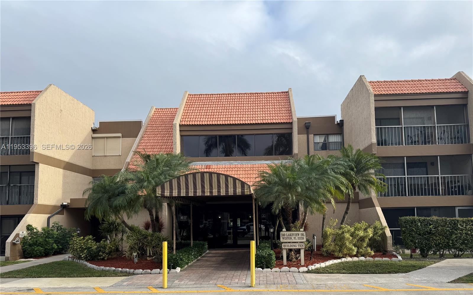 240 Lakeview Dr # 308, Weston FL 33326