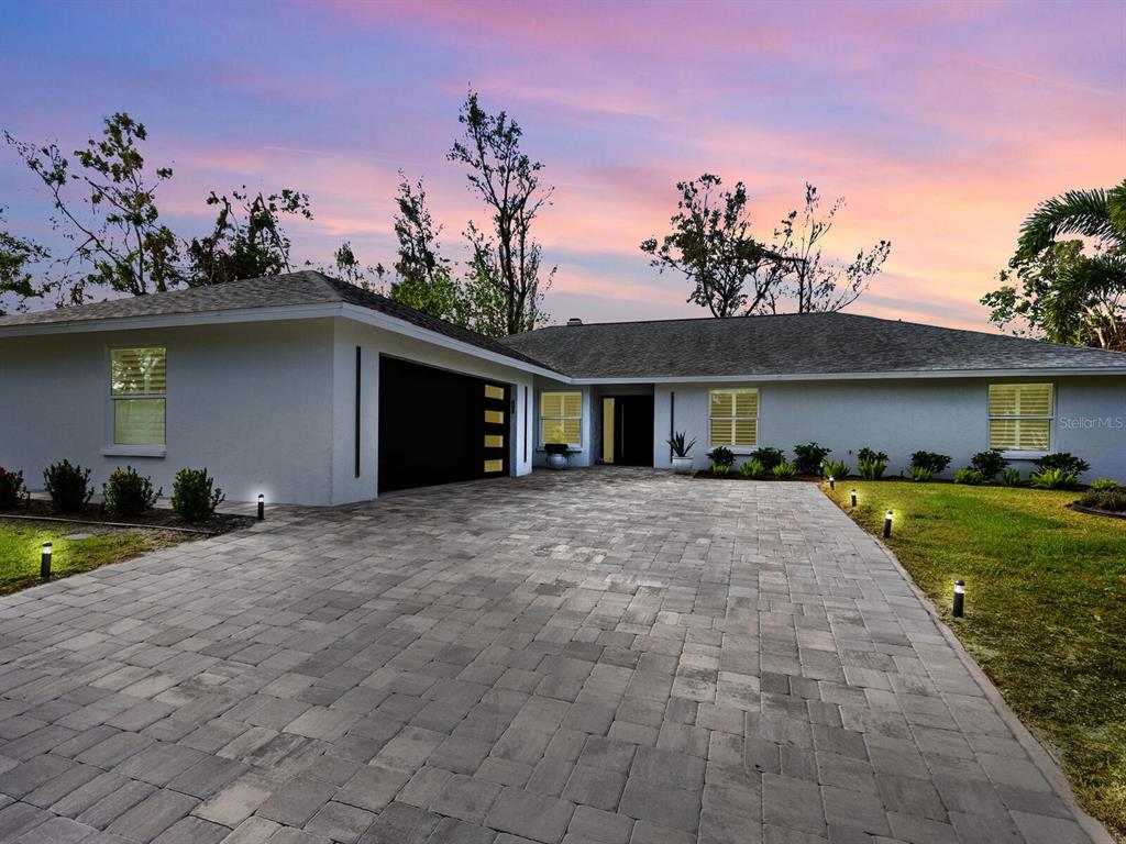 749 TROPICAL CIRCLE