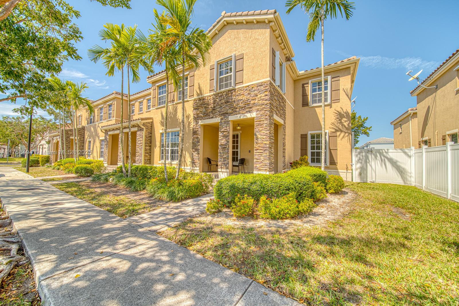 17093 SW 94th Way # 17093, Miami FL 33196