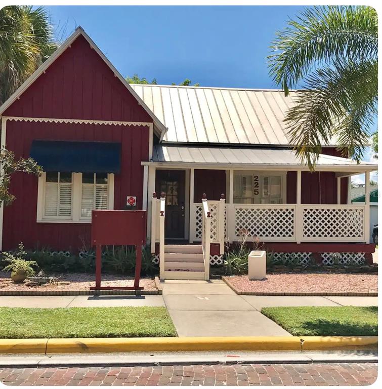 225 SULLIVAN STREET