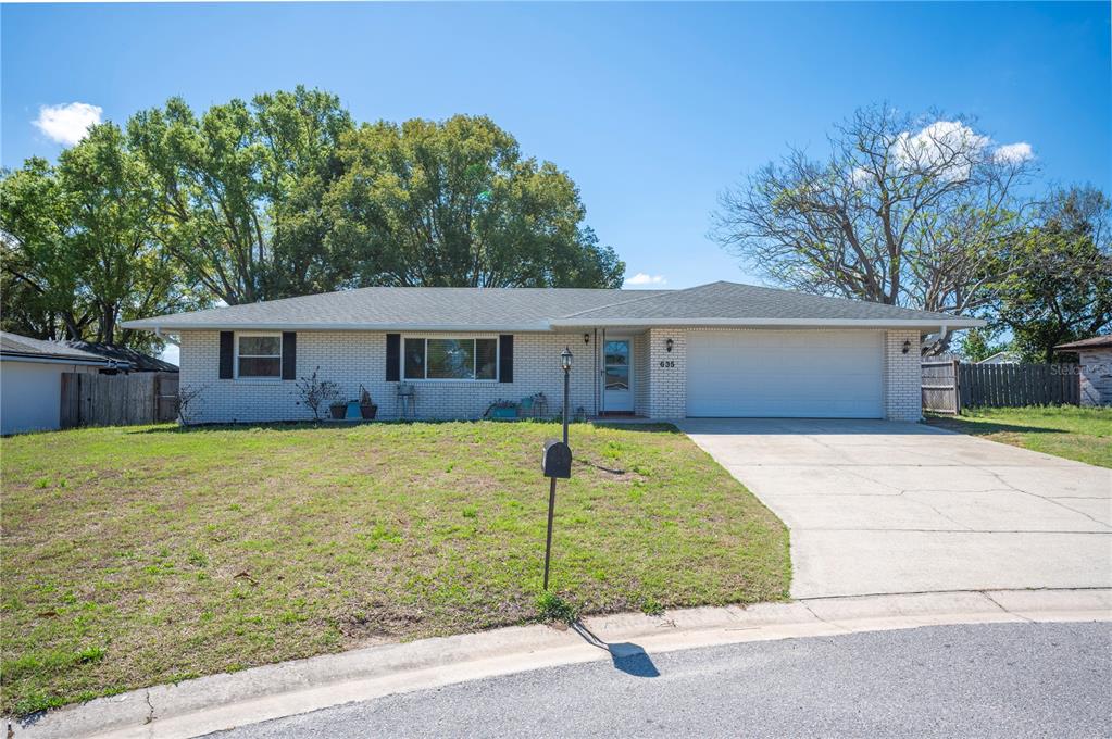 635 HILLSIDE CIRCLE