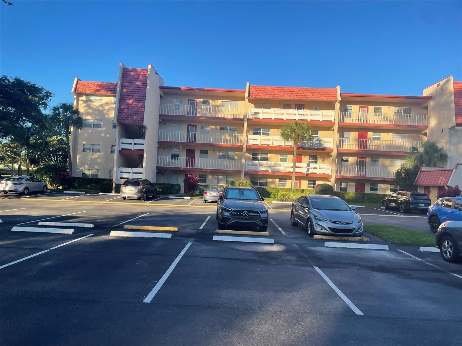 1025 COUNTRY CLUB Drive # 302, Margate FL 33063