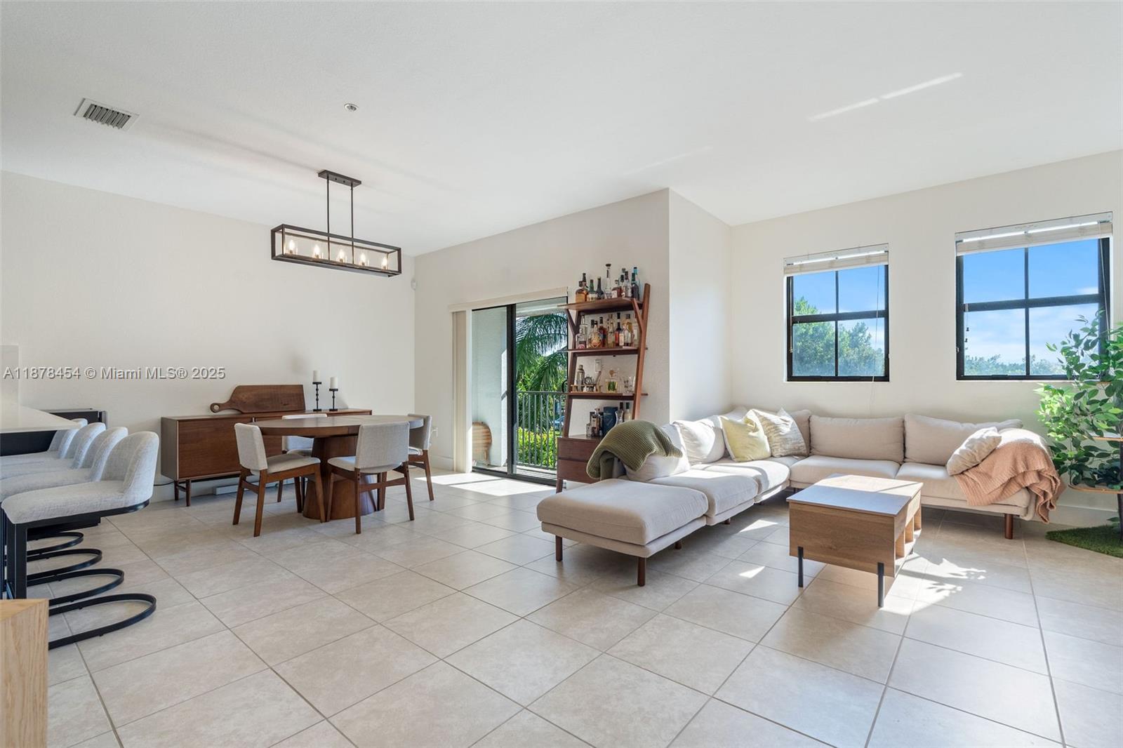 10600 NW 88th St # 212, Doral FL 33178