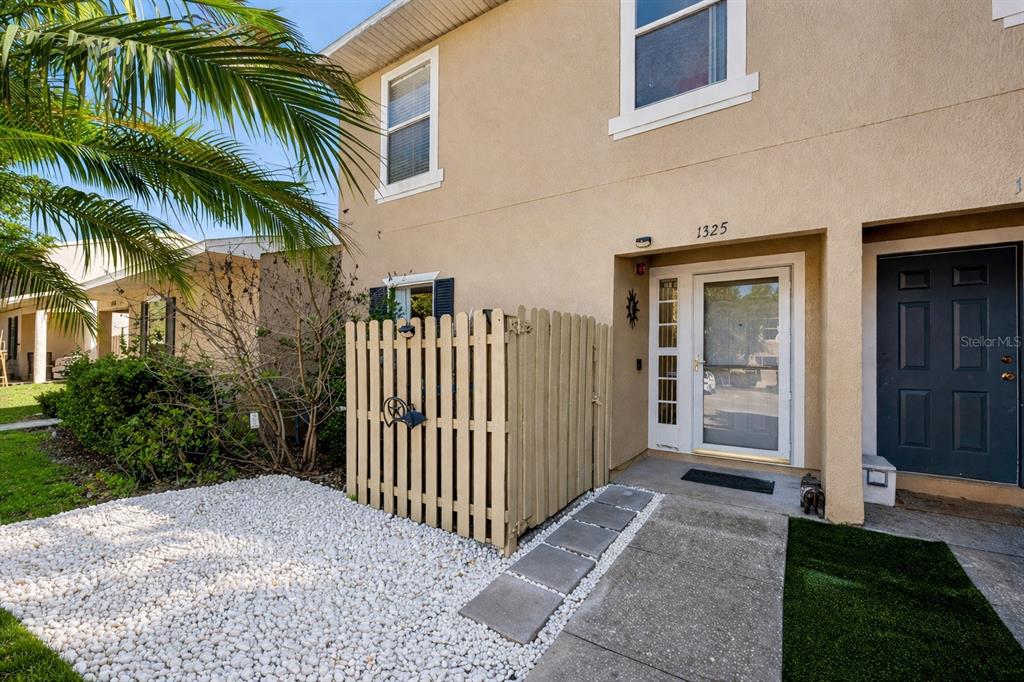 1325 FETTLER WAY