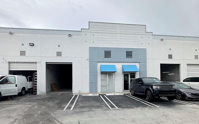 2365 NW 70th Ave # 17, Miami FL 33122