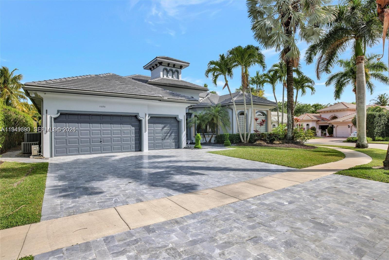 11098 Canary Island Ct, Plantation FL 33324