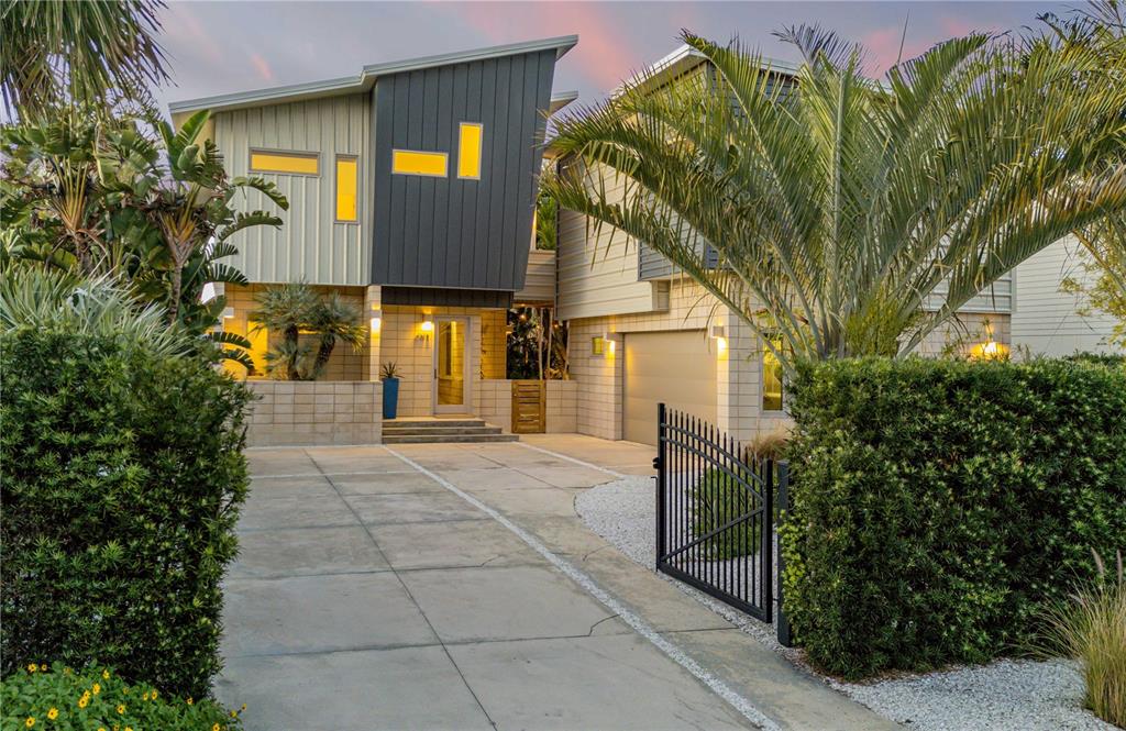 208 DUNE CIRCLE